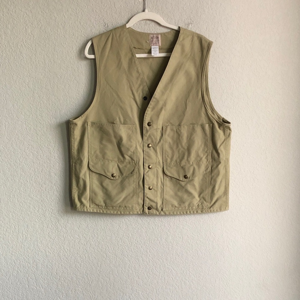 Filson Vintage Hunting Vest Tan 46 Snap Front Cotton  Flaw Stain